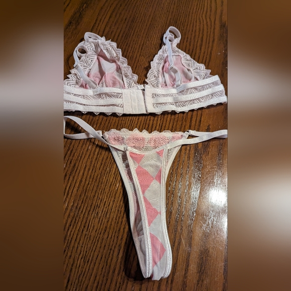 White & pink checkered lingiere set - Picture 2 of 2